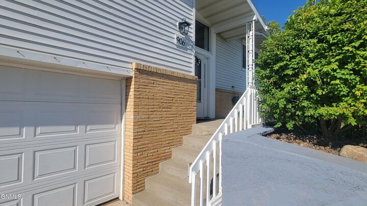 Property Photo:  906 3rd Street NW  ND 58554 