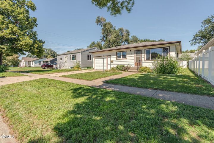 Property Photo: 1916 Rosser Avenue ND 58501