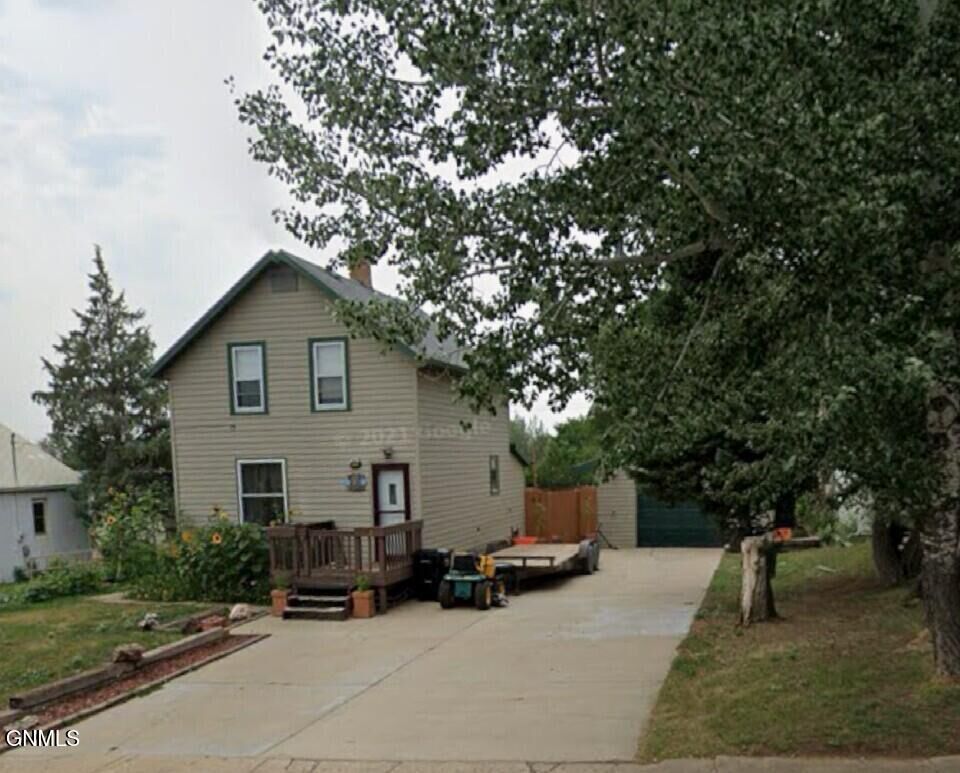 Property Photo: 403 4th Street NE ND 58622