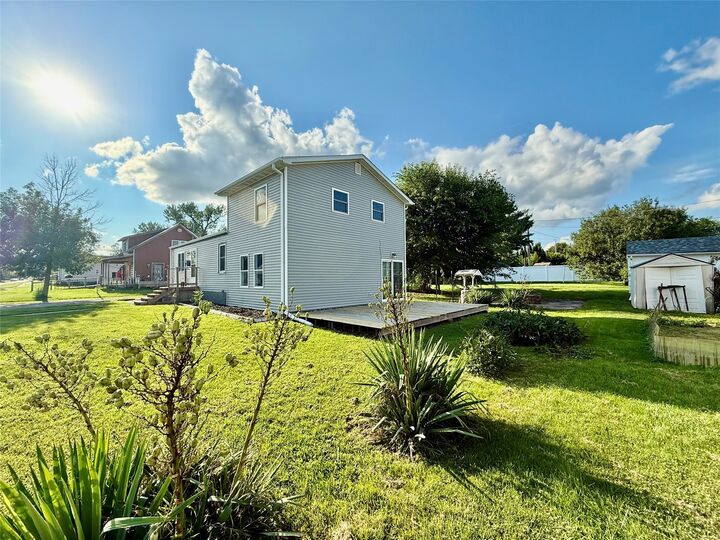 Property Photo: 1511 W State Street IA 50158