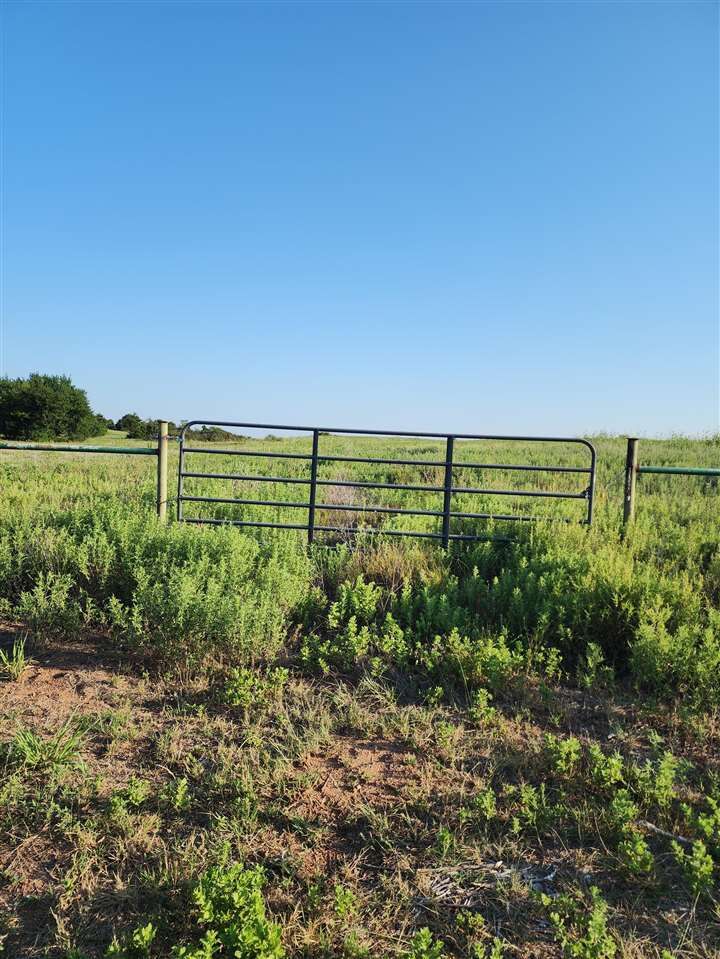 Property Photo: 16975 NE North Dr OK 73541