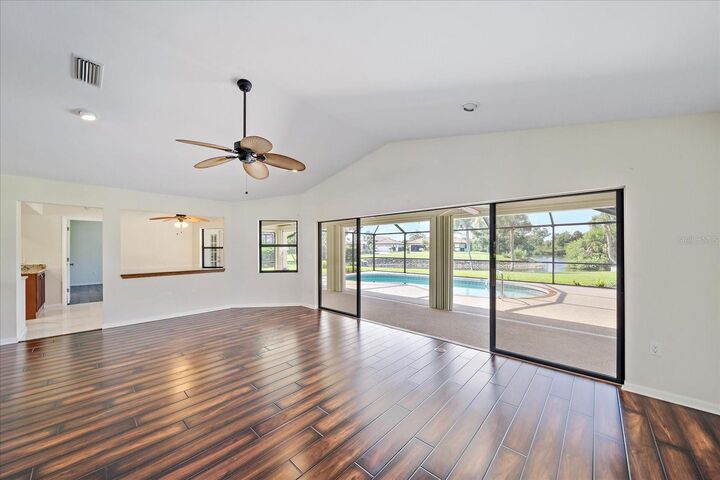 Property Photo: 1929 Tradewinds Circle FL 34293
