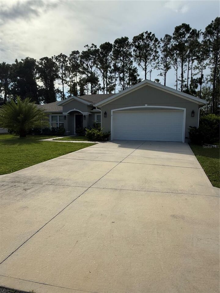 Property Photo: 5 Wayman Place FL 32164