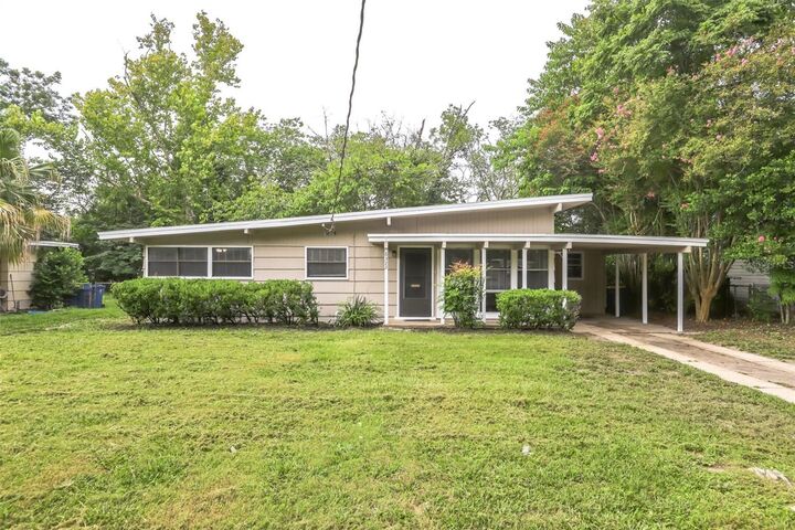 Property Photo: 6322 Sprinkle Drive N FL 32211