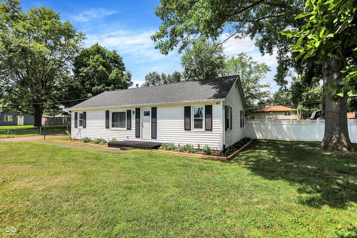 Property Photo:  822 W Smith Valley Road  IN 46142 
