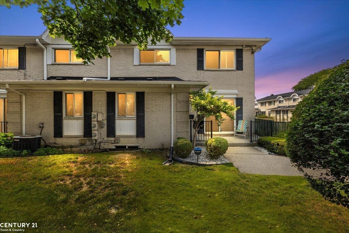 Property Photo:  8520 Hampshire Drive  MI 48313 