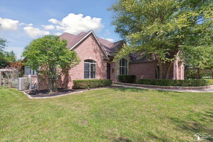 Property Photo:  385 Golfview Way  MI 48162 