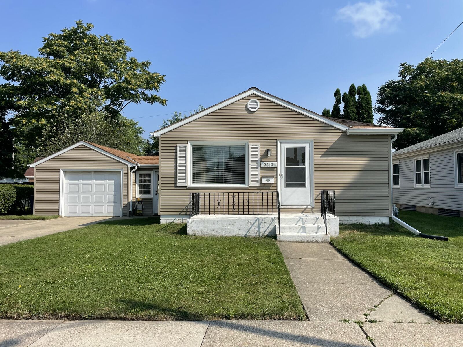 Property Photo: 2412 Dwight St WI 53403