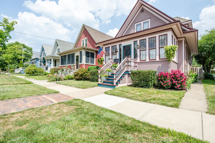 Property Photo: 1019 Pearl Street MI 49085