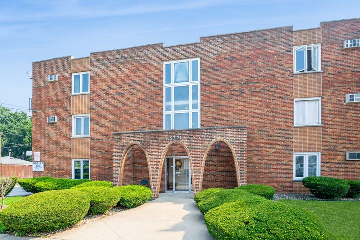 Property Photo: 9721 S Cicero Avenue 1A IL 60453