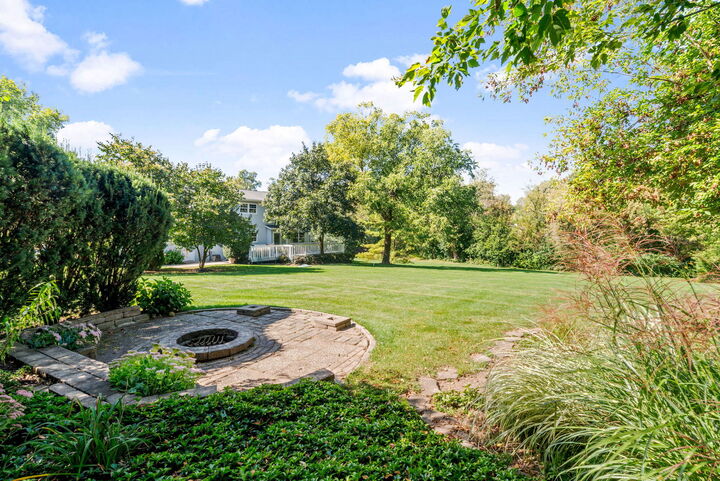 Property Photo:  522 Joy Lane  IL 60118 