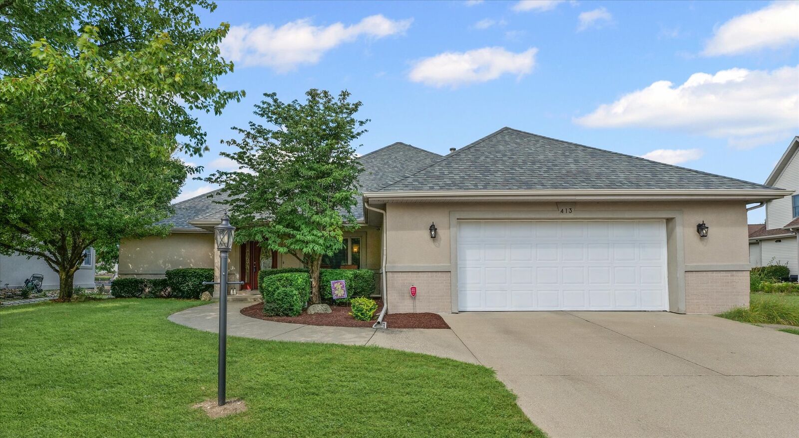 Property Photo: 413 Beringer Circle IL 61802