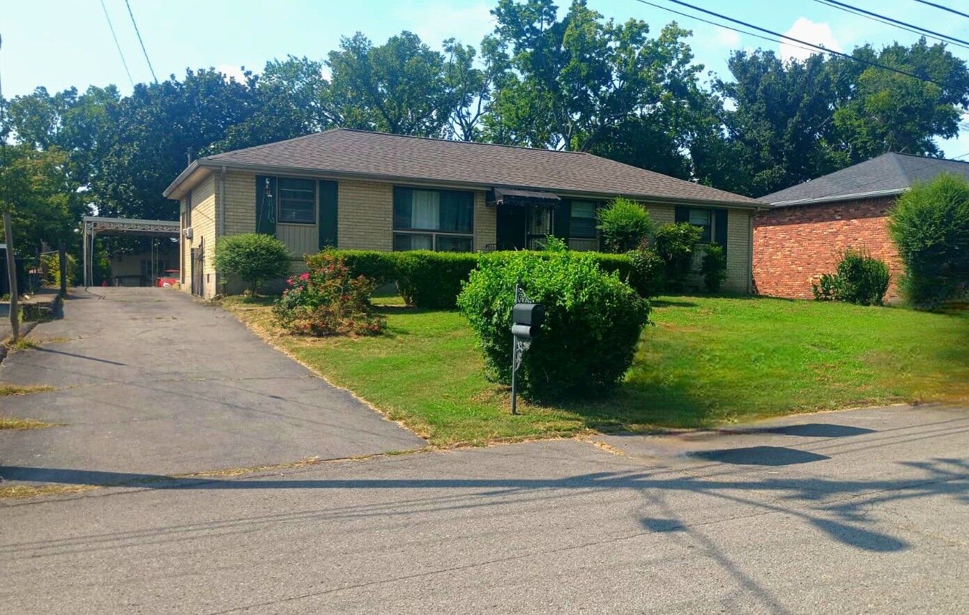 Property Photo: 255 Eisenhower Dr TN 37211