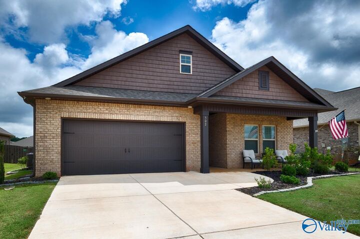 Property Photo:  502 Short Row Circle  AL 35756 