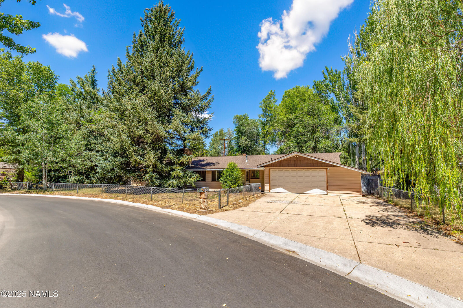 Property Photo: 802 W Anderson Road AZ 86001