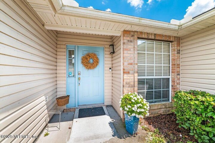 Property Photo:  1681 Hawkins Cove Drive W  FL 32246 