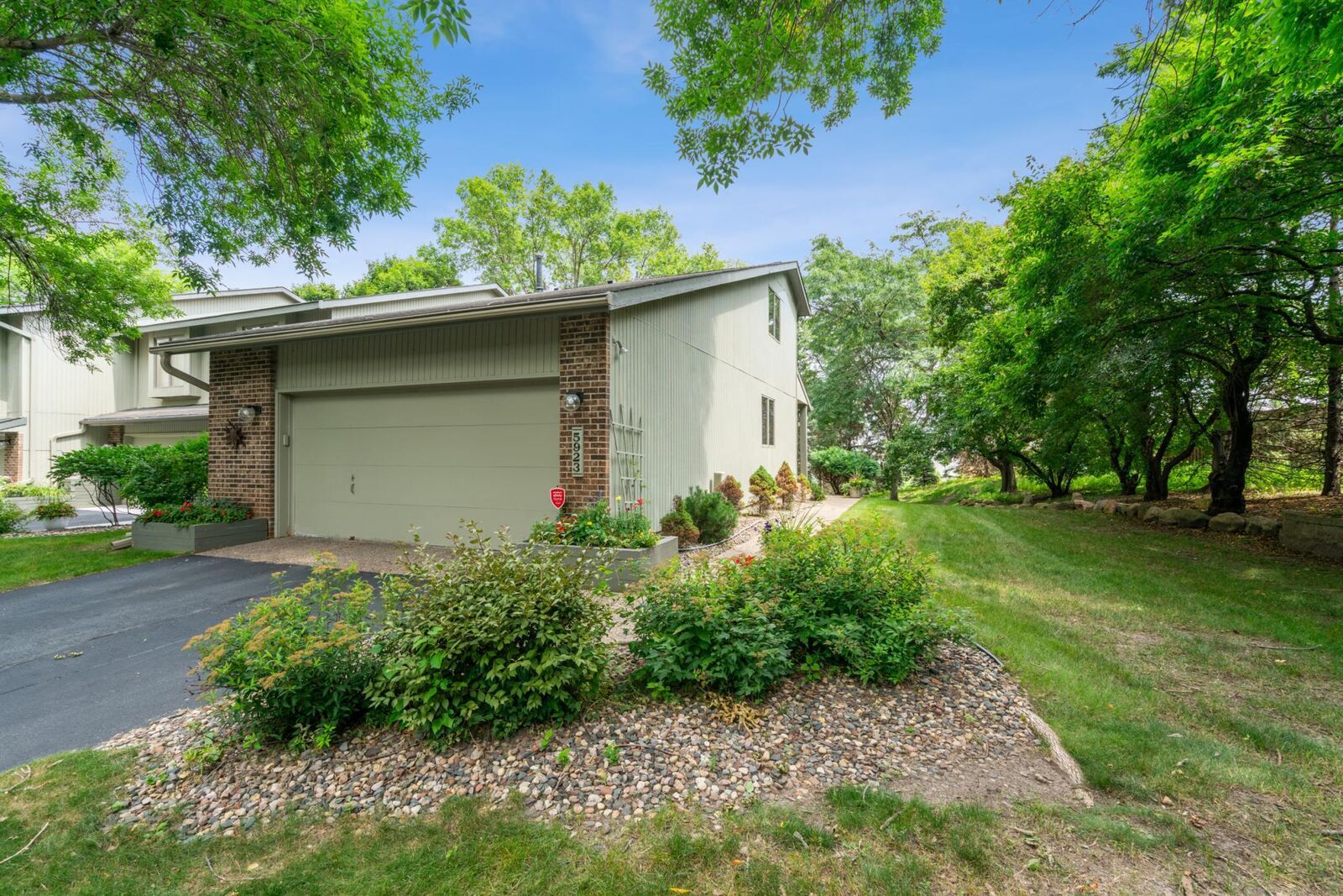Property Photo: 5923 Abbott Court MN 55343