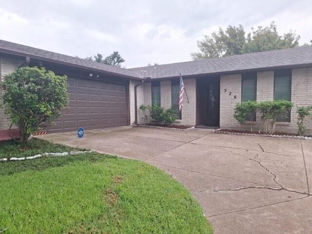 Property Photo:  326 E Ferndale Lane  TX 75052 
