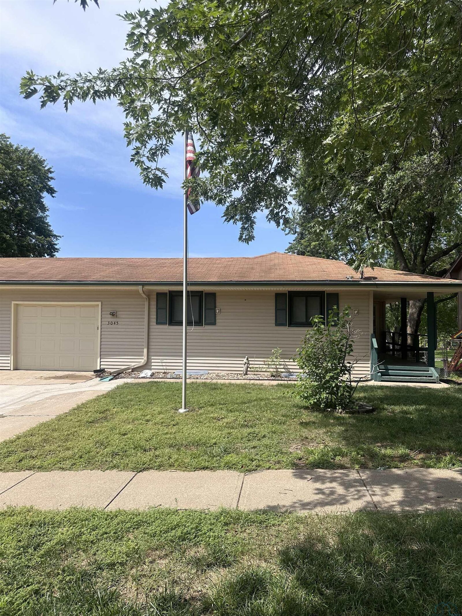 Property Photo:  3045 Cheyenne Blvd  IA 51104 