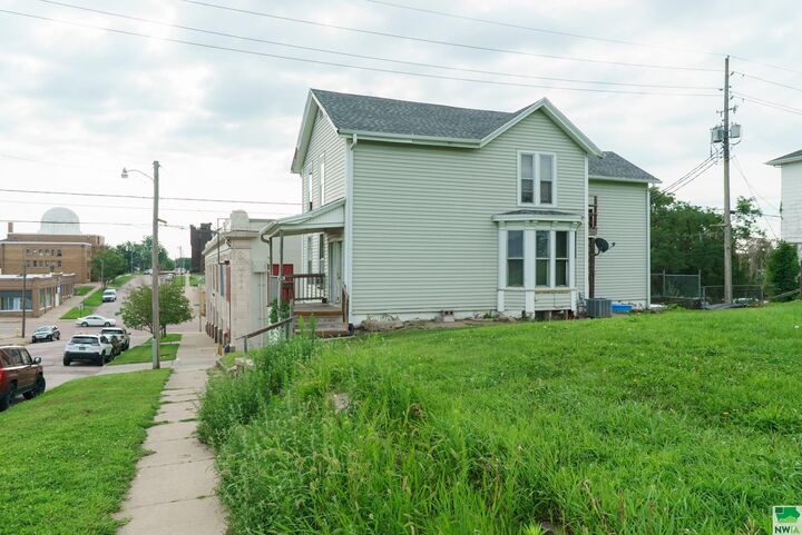 Property Photo:  410 13th St  IA 51105 
