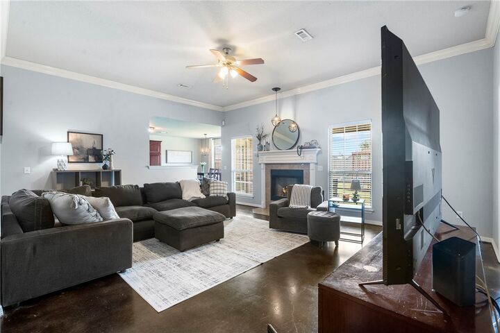 Property Photo:  114 E Southpointe Avenue  AR 72758 