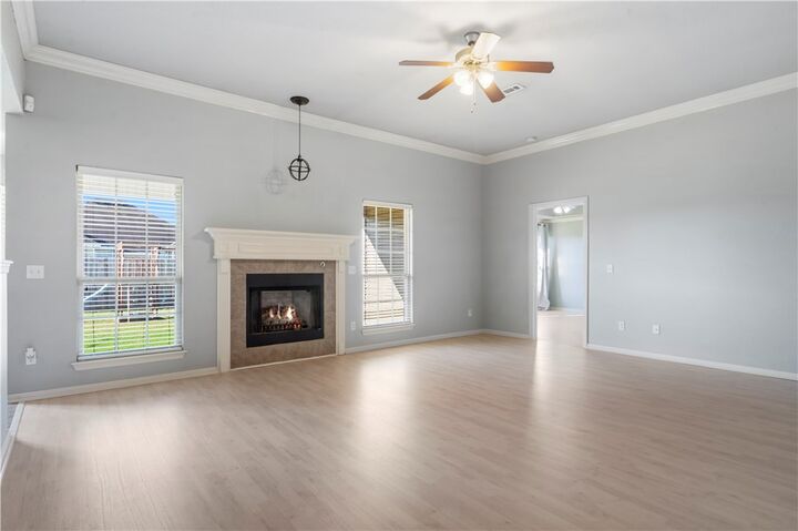 Property Photo: 114 E Southpointe Avenue AR 72758