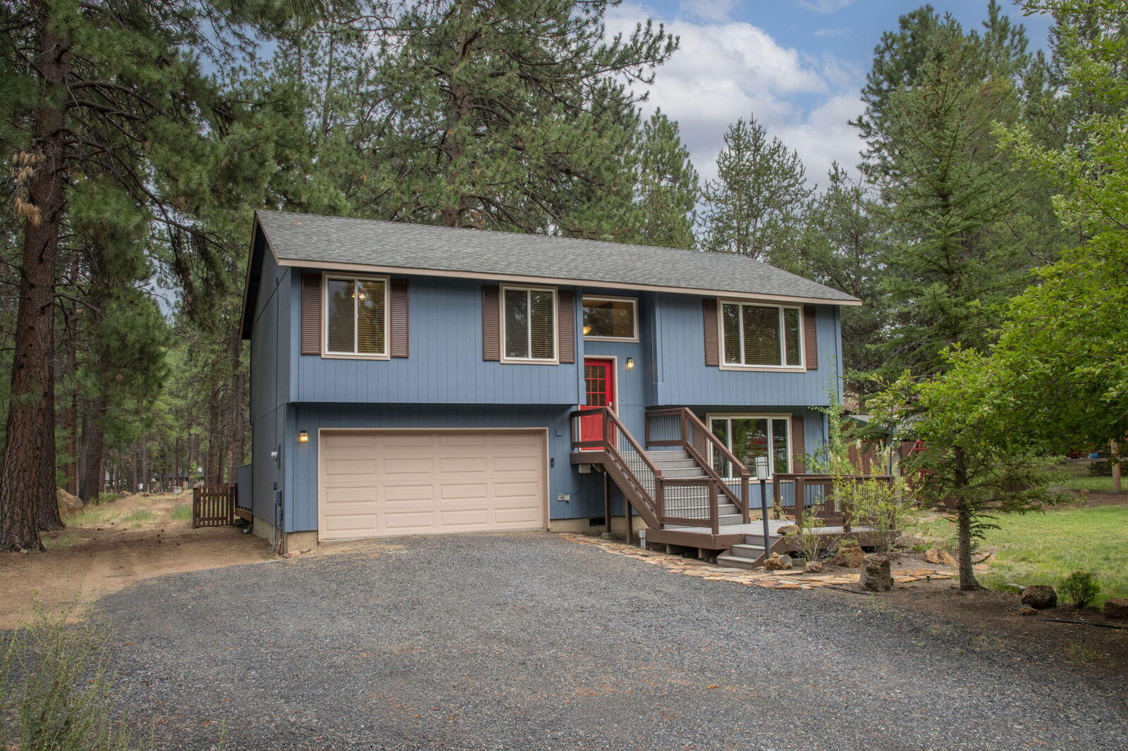 Property Photo:  59736 Navajo Road  OR 97702 