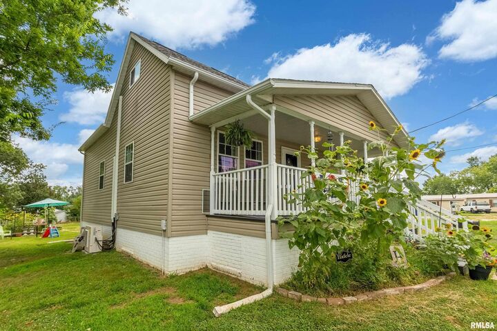 Property Photo:  1320 S Hobson Street  IL 62946 