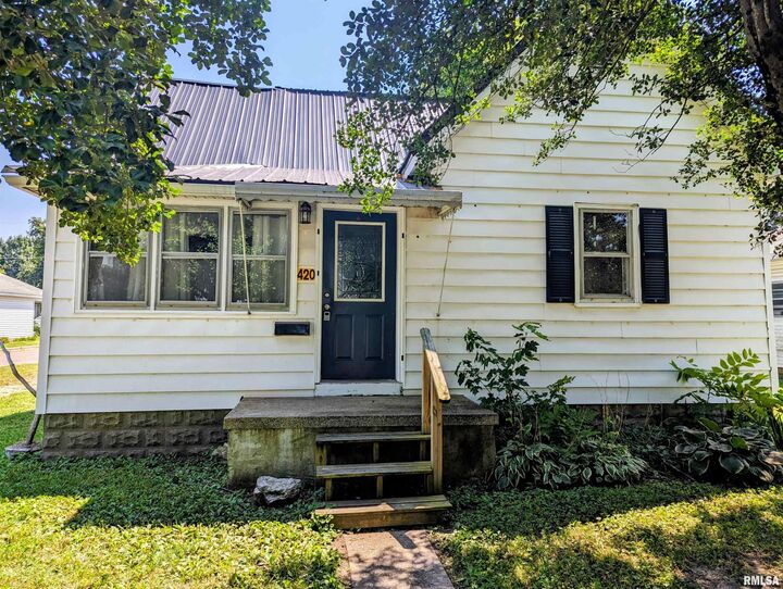 Property Photo:  420 N 13th Street  IL 62948 
