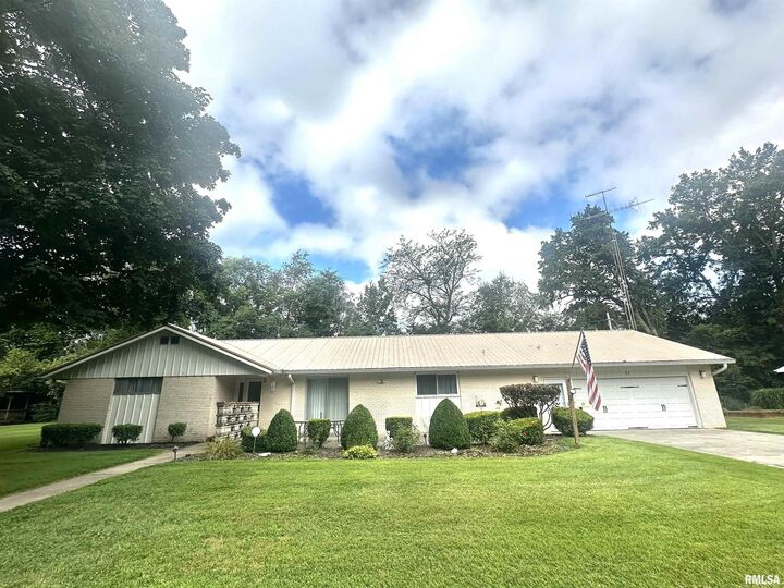 57 Sherwood Drive  Centralia IL 62801 photo