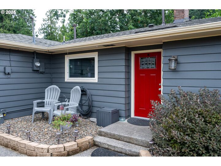 Property Photo: 8060 SE Strawberry Ln OR 97267