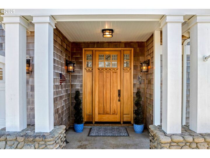 Property Photo: 159 W Nelchena St OR 97110