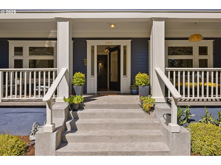 Property Photo:  8305 N Willamette Blvd  OR 97203 