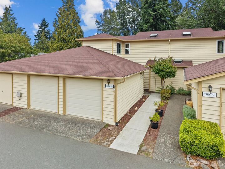 Property Photo:  24836  110th Place SE 54B  WA 98030 