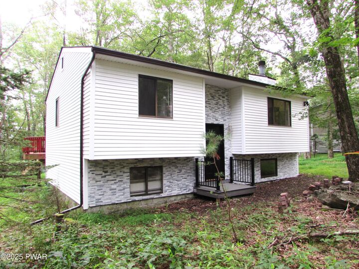 109 Rodeo Lane  Lords Valley PA 18428 photo