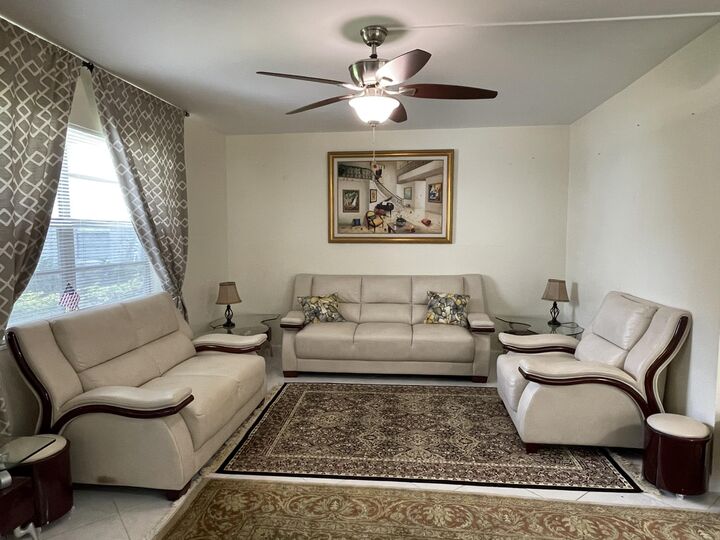 Property Photo: 919 Flanders T FL 33484