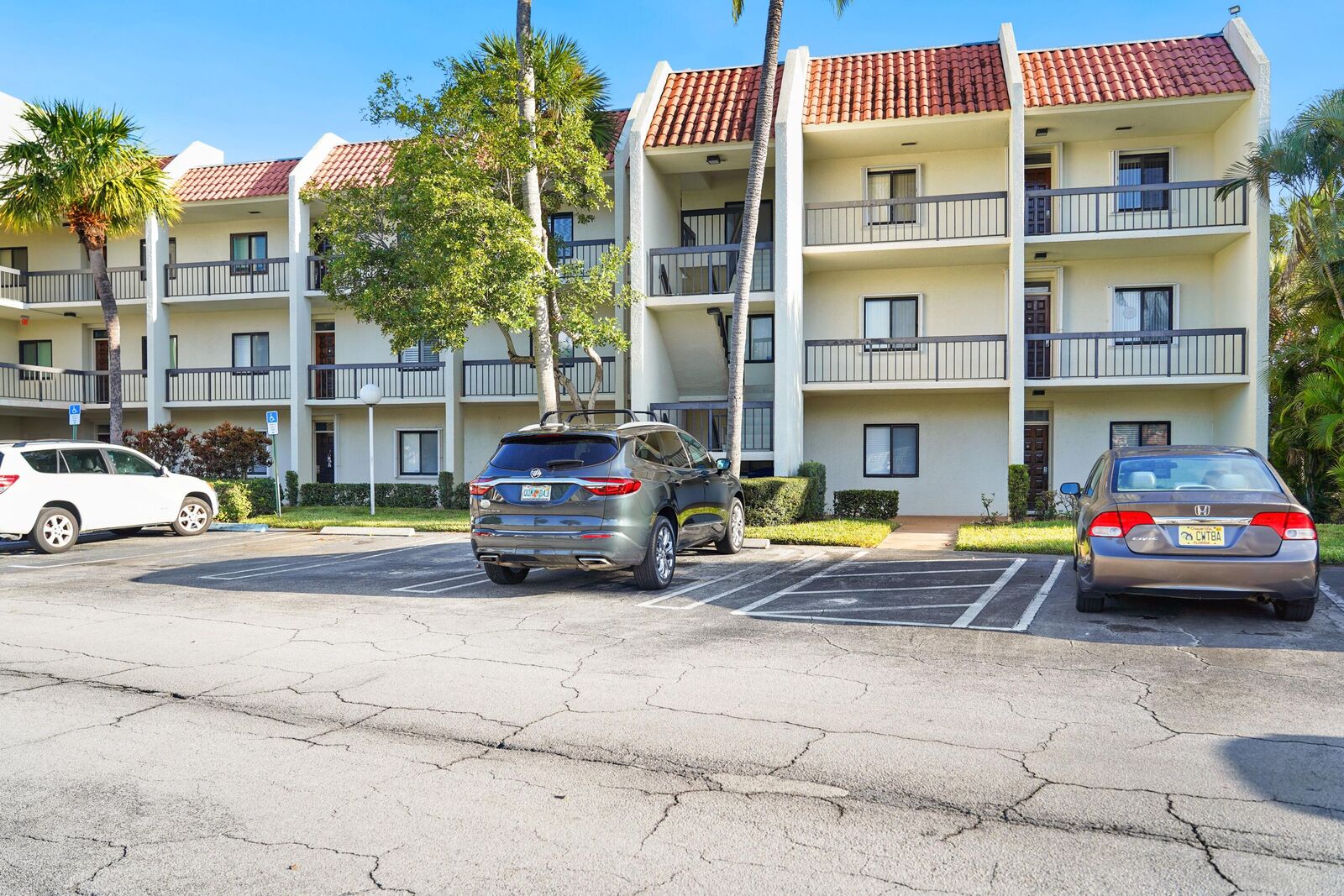 Property Photo:  2550 Presidential 106 Way 106  FL 33401 
