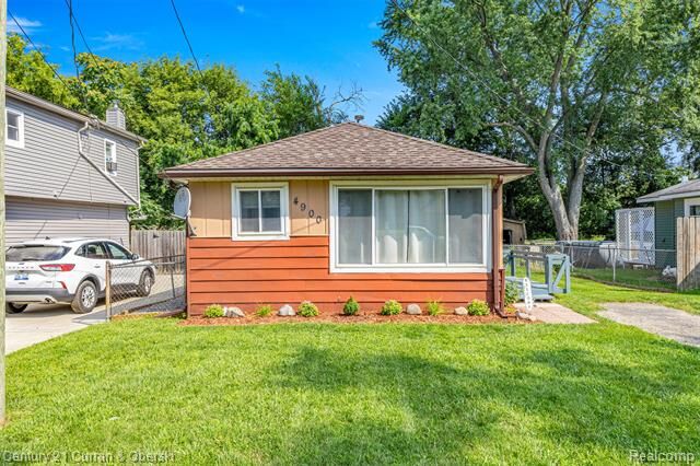 Property Photo: 4900 Lakeview Avenue MI 48324