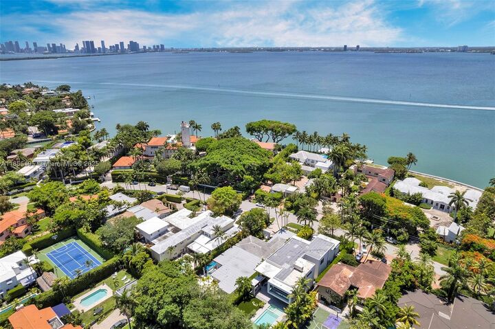 5055 N Bay Rd  Miami Beach FL 33140 photo
