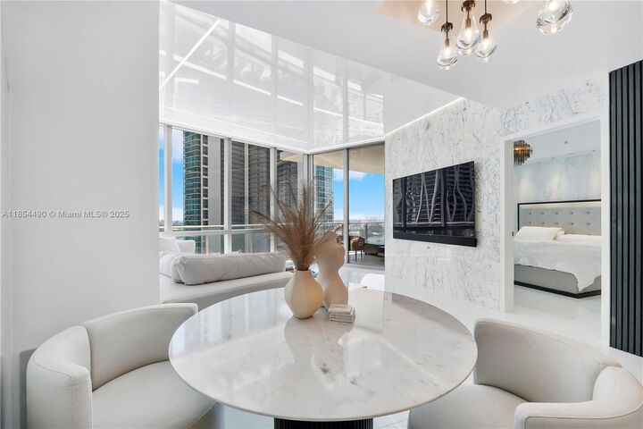 Property Photo: 851 NE 1st Ave 2203 FL 33132