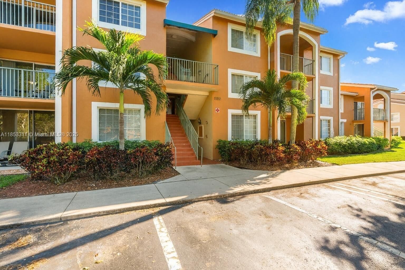 Property Photo: 1150 Wildwood Lakes Blvd 203 FL 34104