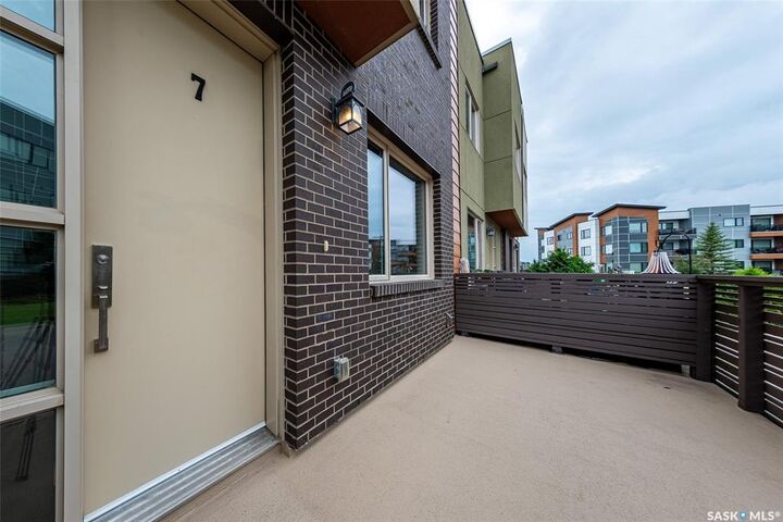 Property Photo:  103 Willis Crescent 7  SK S7T 0X9 