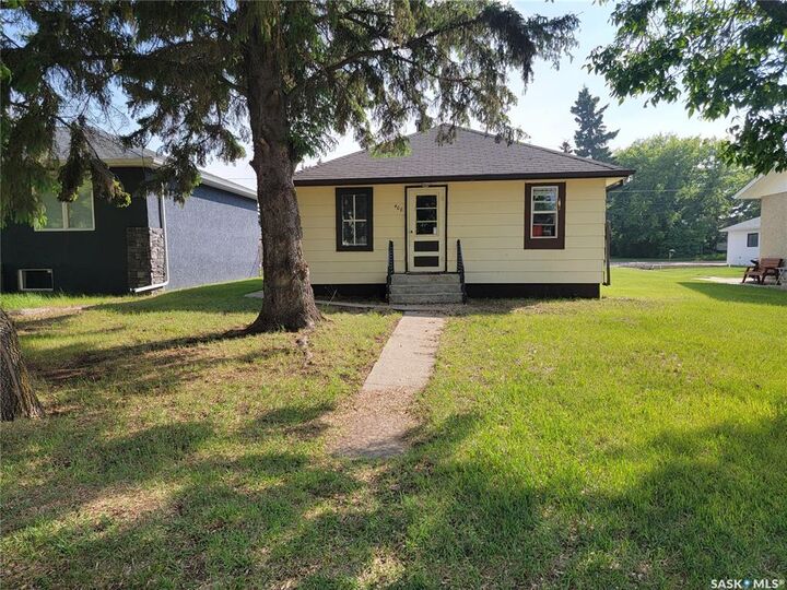 Property Photo:  408 3rd Avenue W  SK S0K 4L0