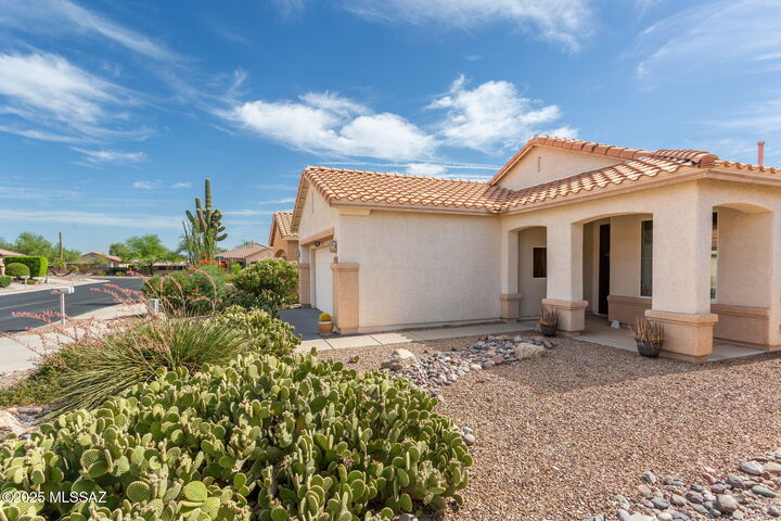 Property Photo:  9454 N Whispering Shadows Way  AZ 85743 