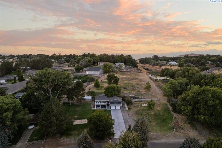 Property Photo:  3026 Escolar Rd  WA 99338 