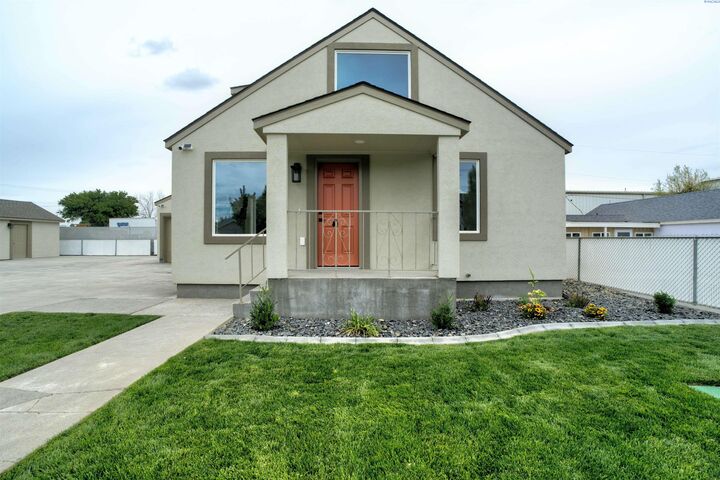 Property Photo: 1336 Florida Ave WA 99352