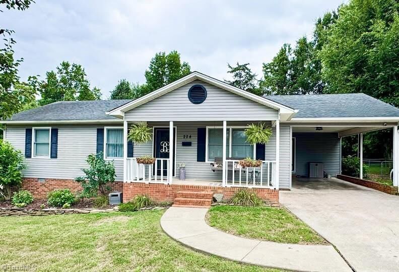 Property Photo: 224 Aldridge Lane NC 27263