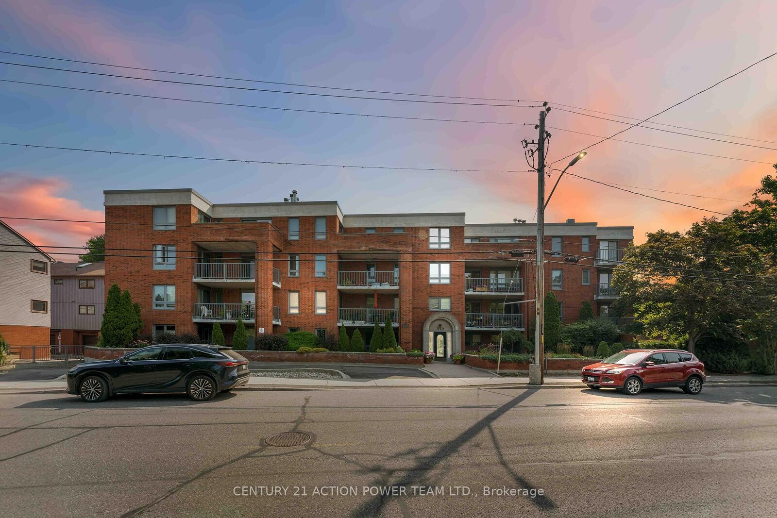 Property Photo: 939 North River Road Ph6 ON K1K 3V2