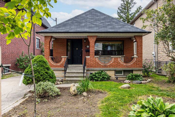 Photo de la propriété:  127 Glen Park Avenue  ON M6B 2C6
