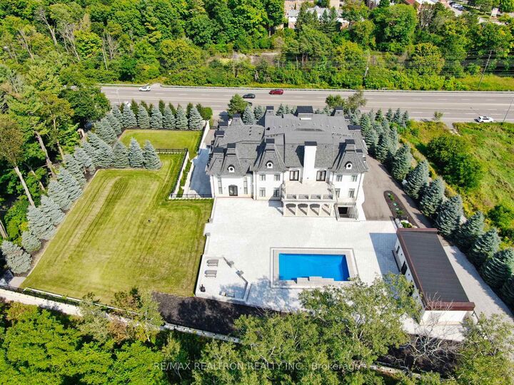 Photo de la propriété: 14358 Bathurst Street ON L7B 1K5